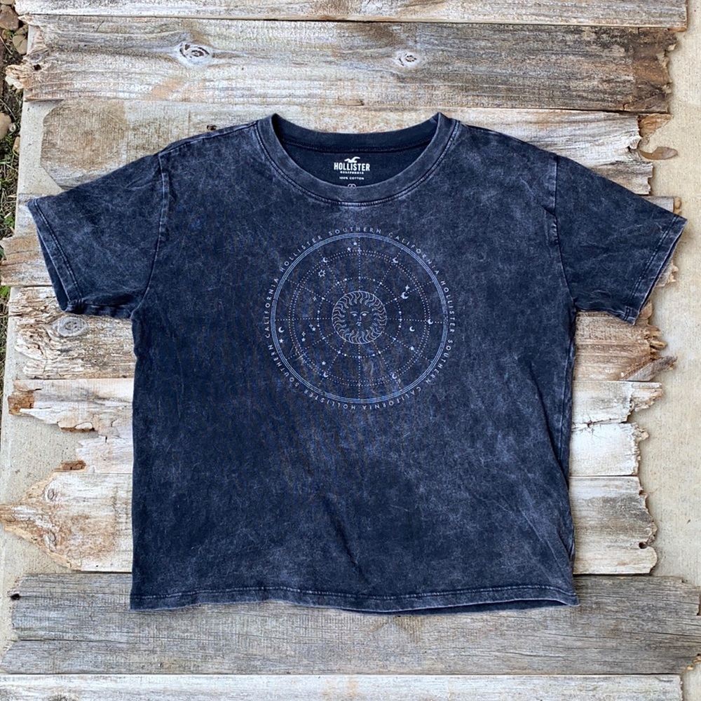 Hollister Women’s Graphic Tee